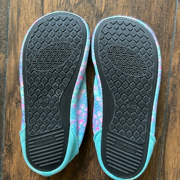 Girls Water Shoes - Picture 3 of 5